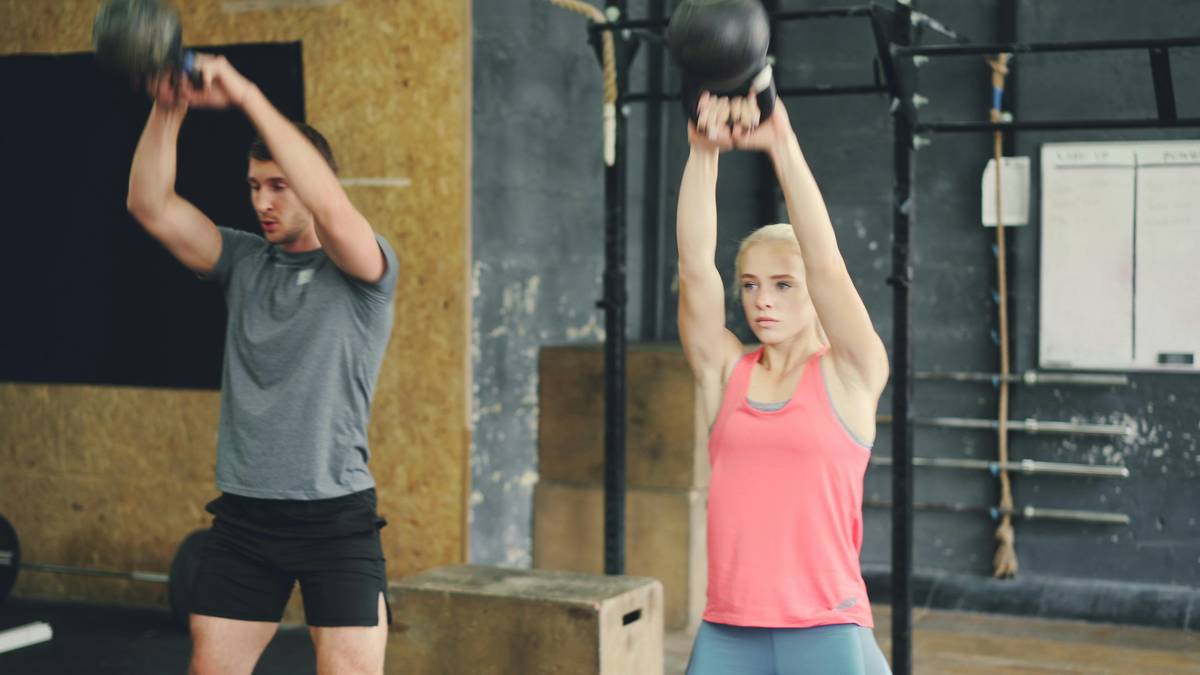 kettlebell fat loss exercise demonstrating proper hip hinge form